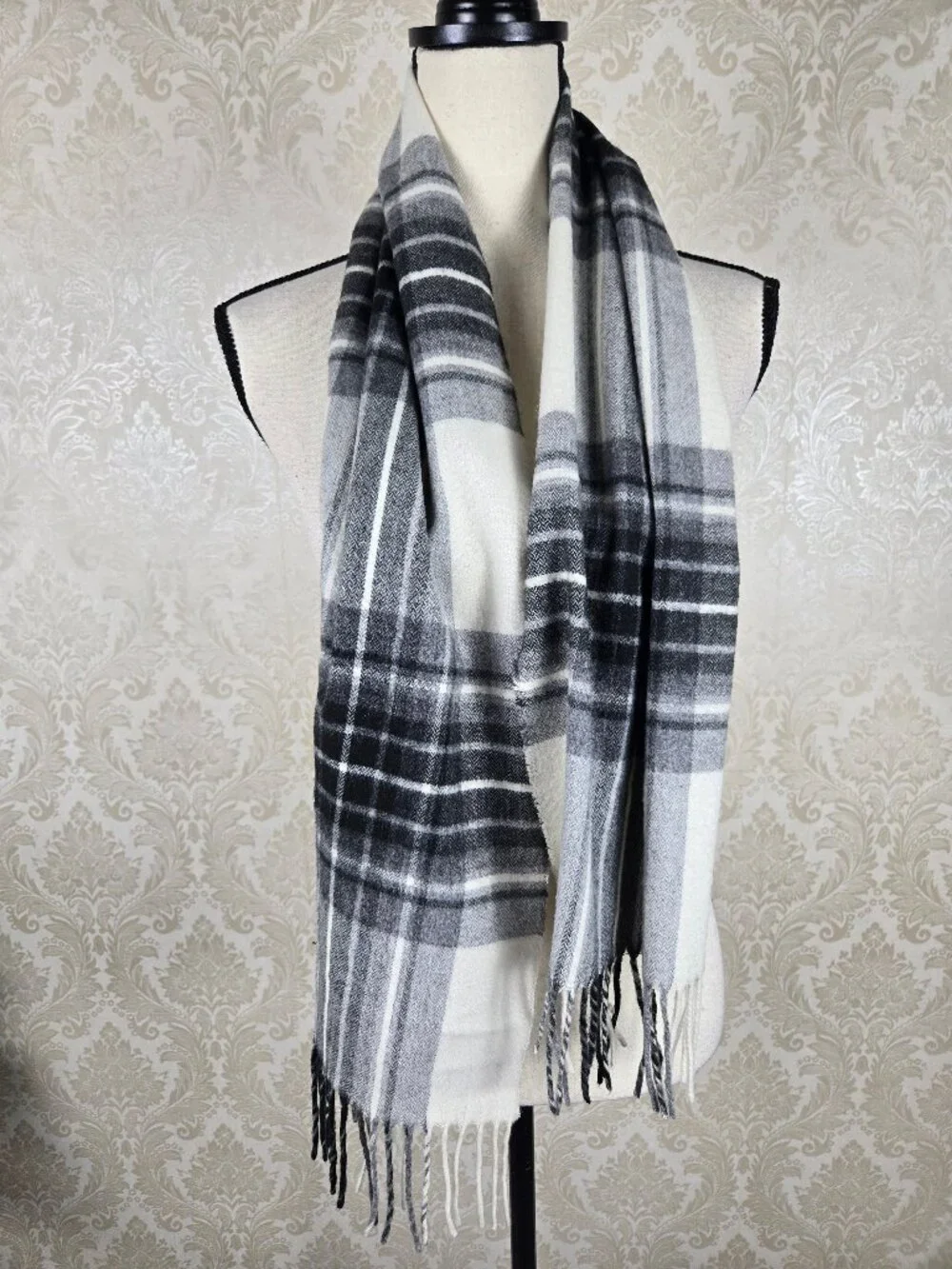 V. Fraas Cashmink Gray White Plaid Oblong Scarf Fringed Ends 100% Acrylic